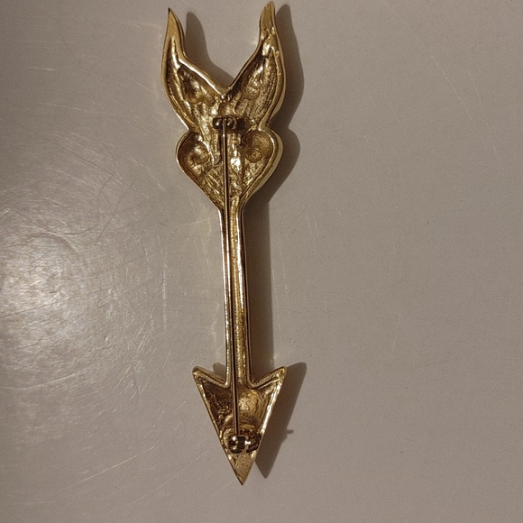 Gold Tone Arrow Brooch - Picture 4 of 5